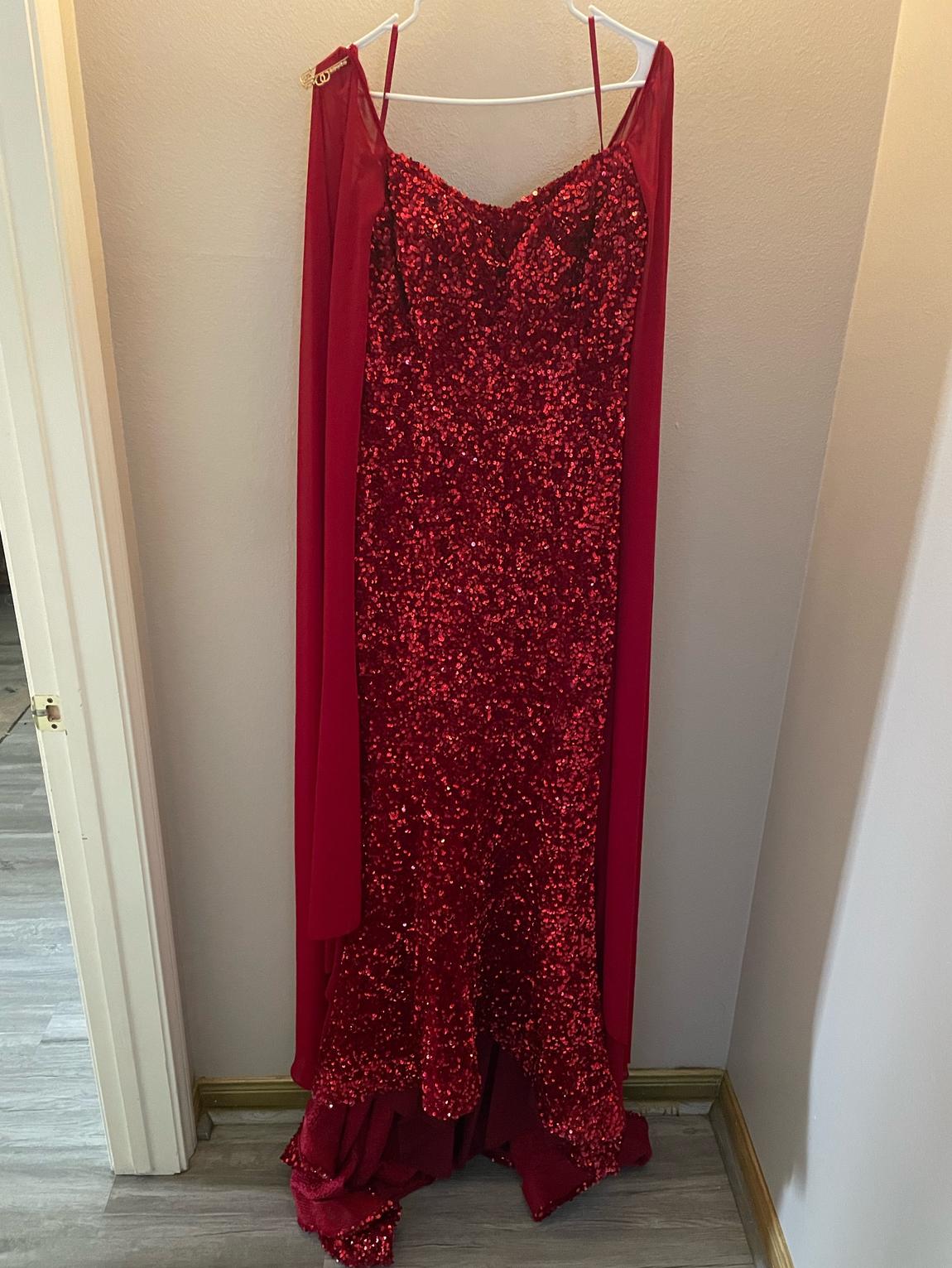 Read gorgeous dress Size 12 Prom Plunge Red Dress With Train on Queenly
