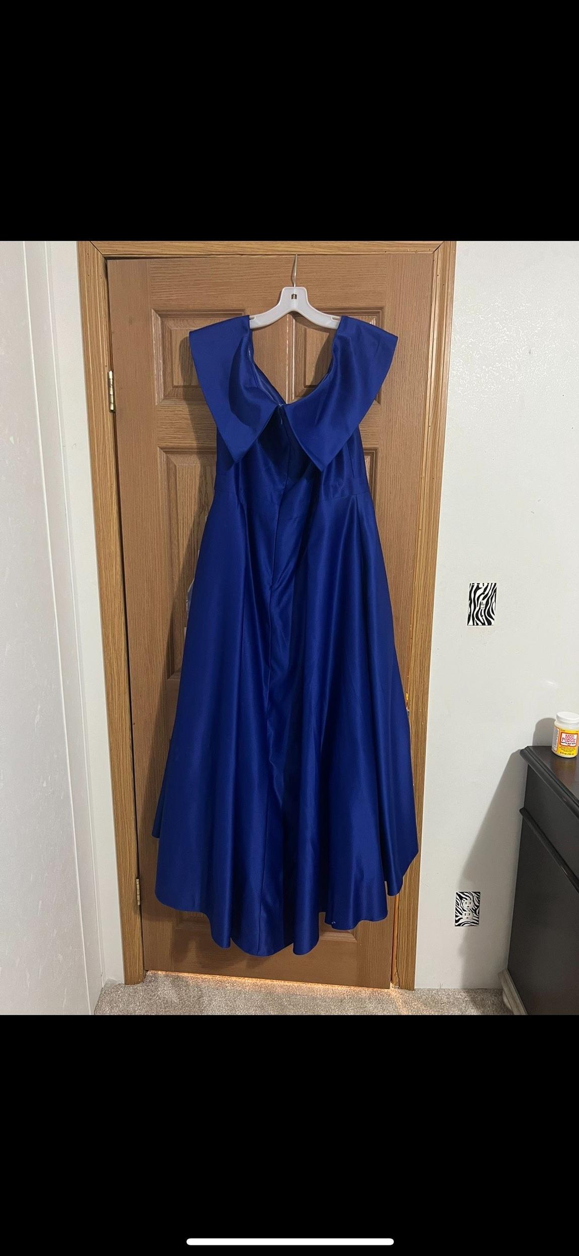 Plus Size 20 Prom Off The Shoulder Royal Blue A-line Dress on Queenly