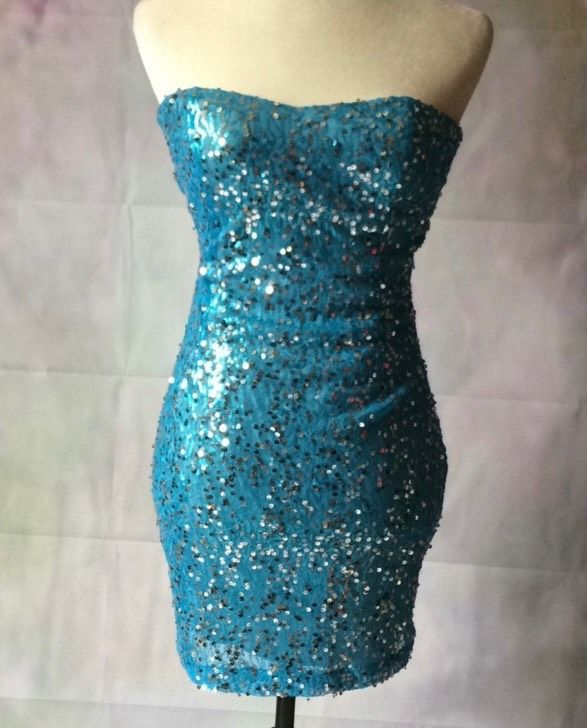 Size 4 Sequined Light Blue Cocktail Dress on Queenly