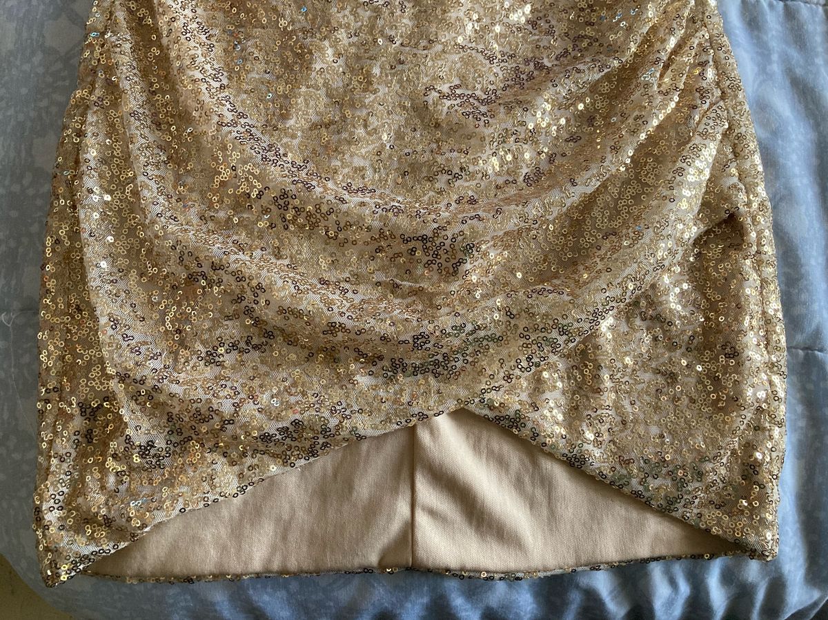 Piao Liang Fu Shi Size 2 Sequined Gold Cocktail Dress on Queenly