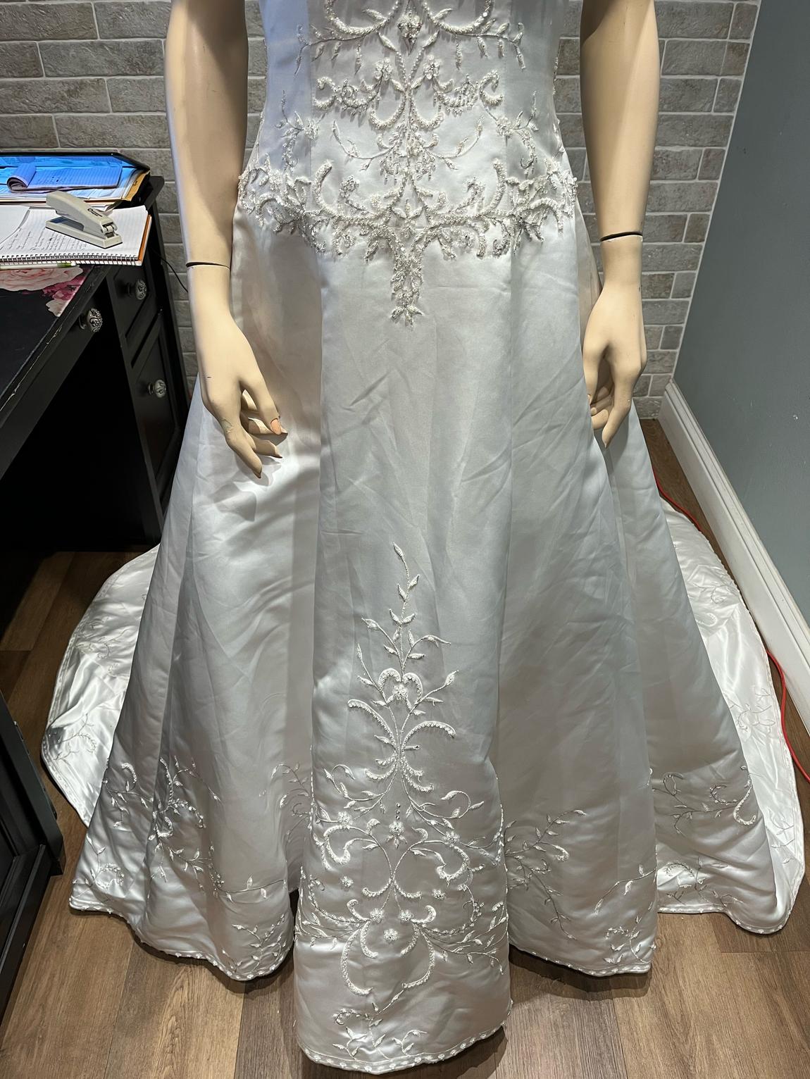 Forever Yours Size 10 White Dress With Train on Queenly