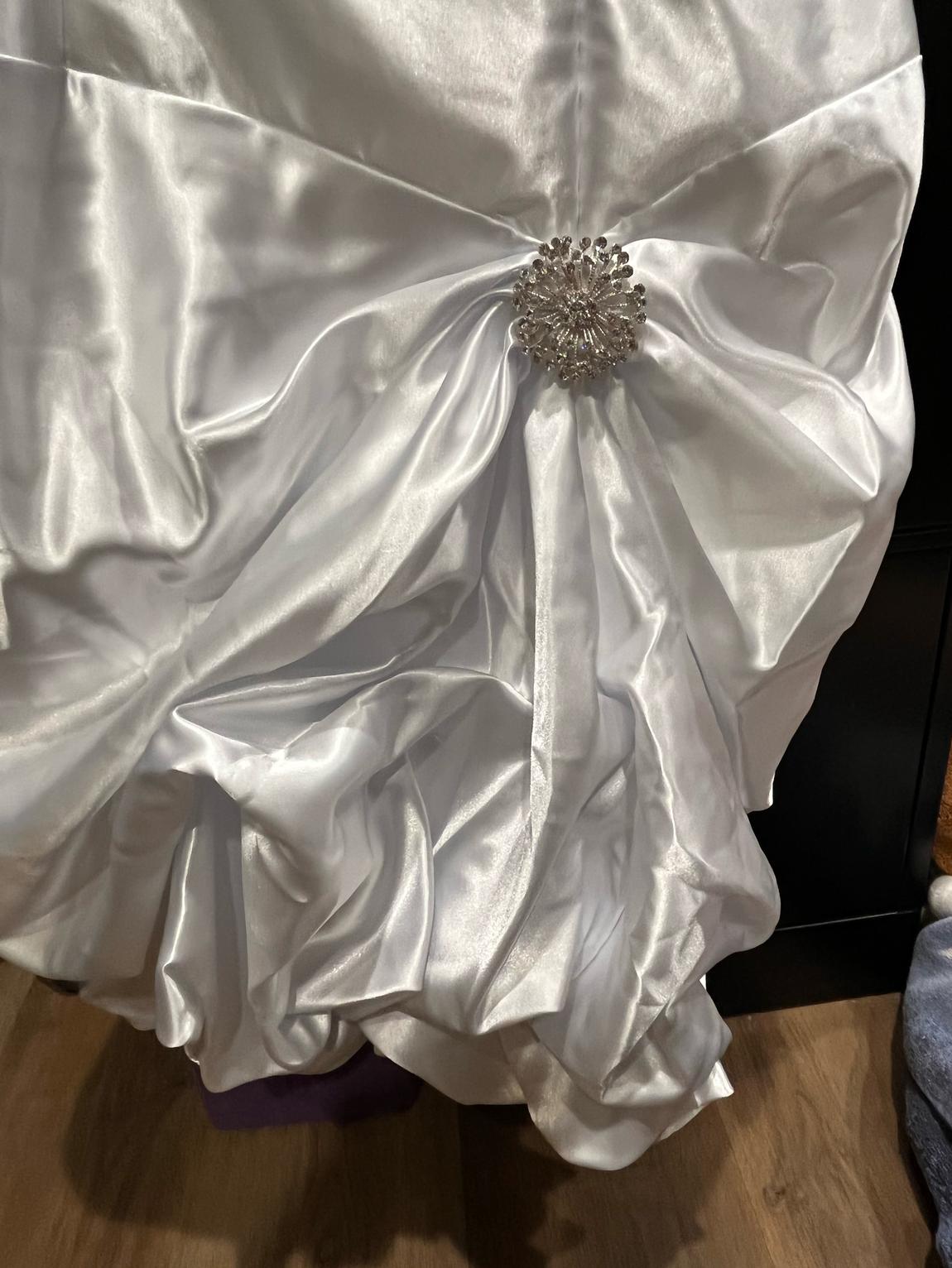 Neblon Size 10 White A-line Dress on Queenly