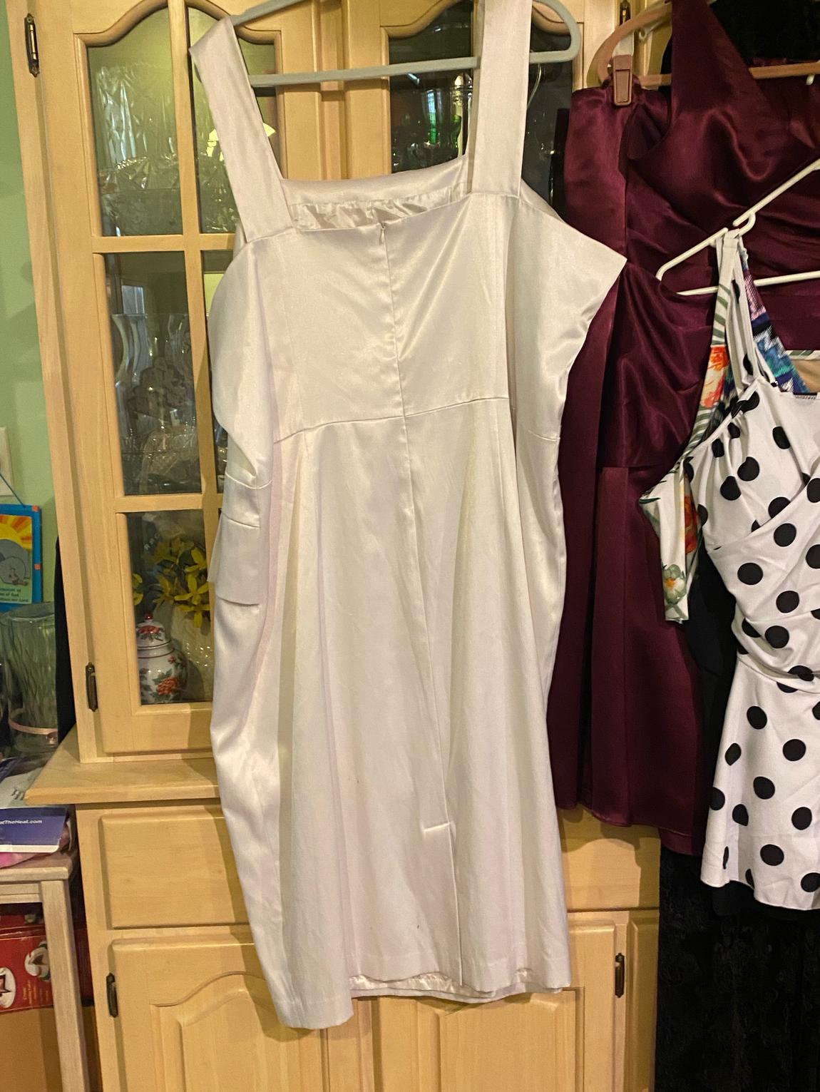Plus Size 24 White Cocktail Dress on Queenly