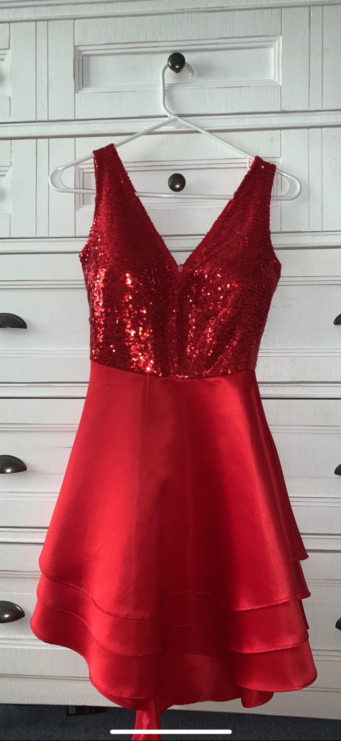 Size 2 Sequined Red Cocktail Dress on Queenly