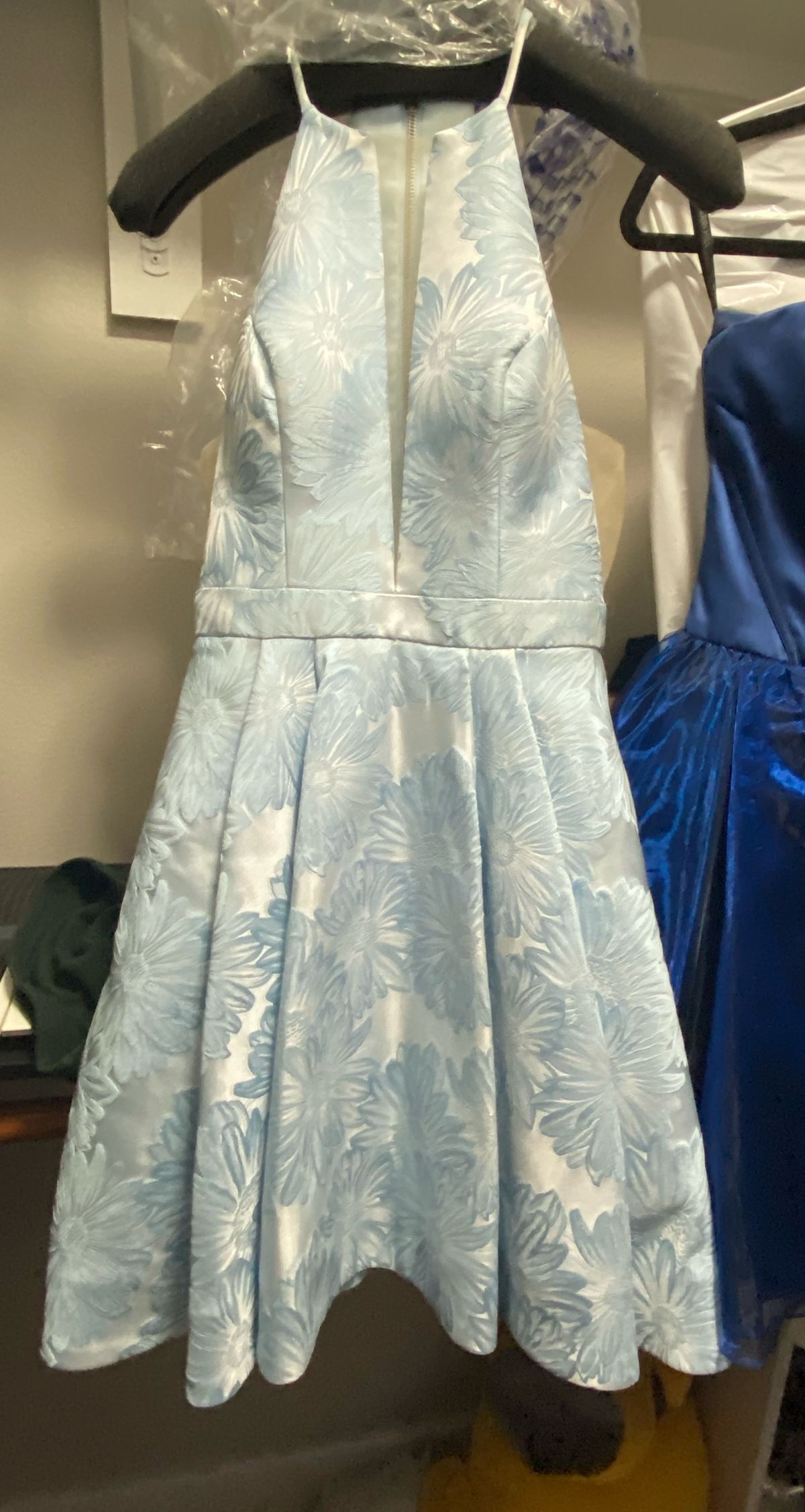 Sherri Hill Size 0 Homecoming Plunge Floral Light Blue Cocktail Dress on Queenly