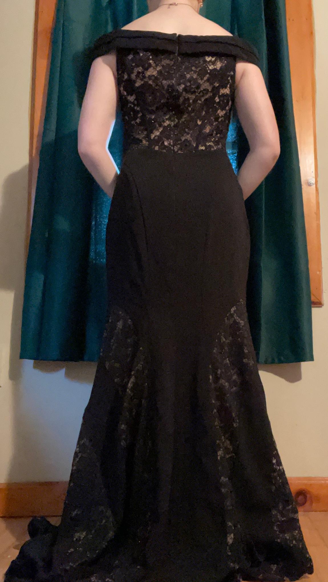 Size 4 Prom Off The Shoulder Lace Black Mermaid Dress on Queenly
