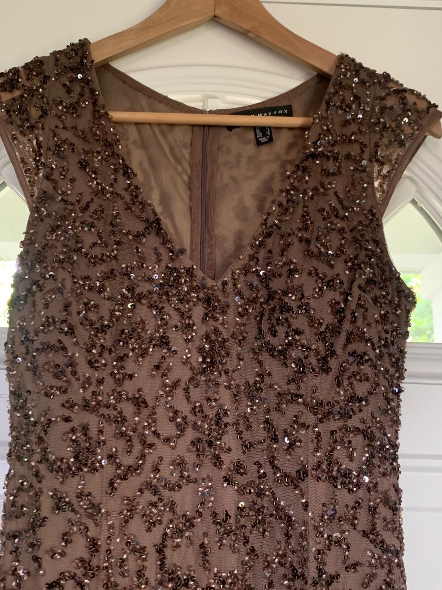 Style A32 Aidan Mattox Size 4 Cap Sleeve Sequined Nude Floor Length Maxi on Queenly