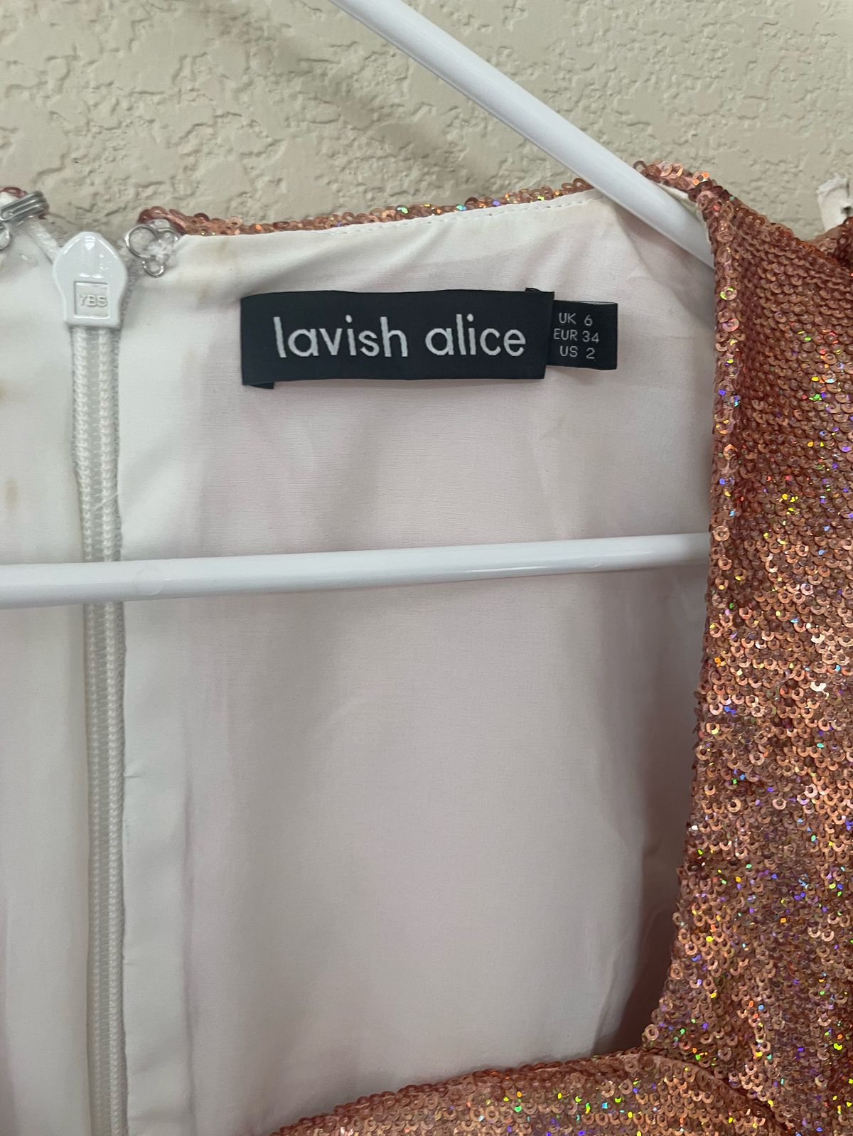Lavish Alice Size 2 White Cocktail Dress on Queenly