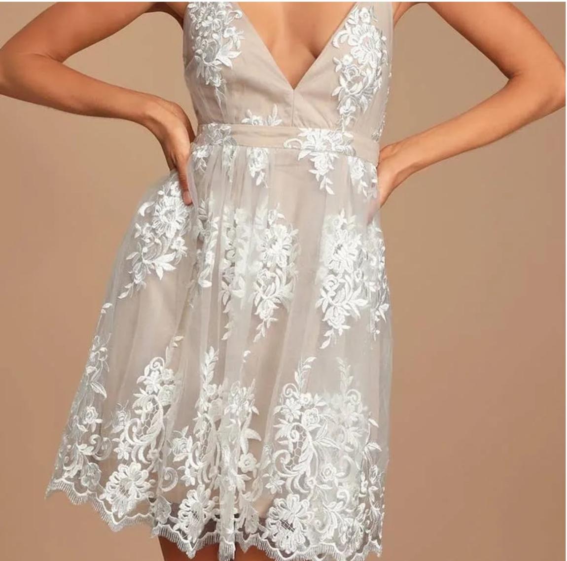 lulu Size 2 Lace White A-line Dress on Queenly