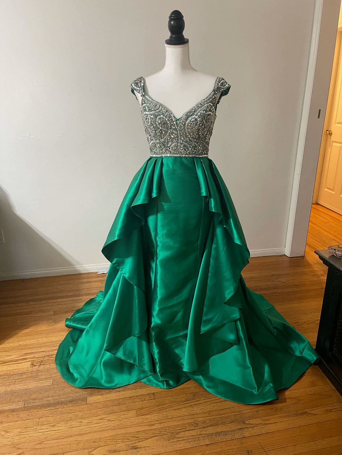 Mac Duggal Size 4 Prom Green Dress With Train on Queenly