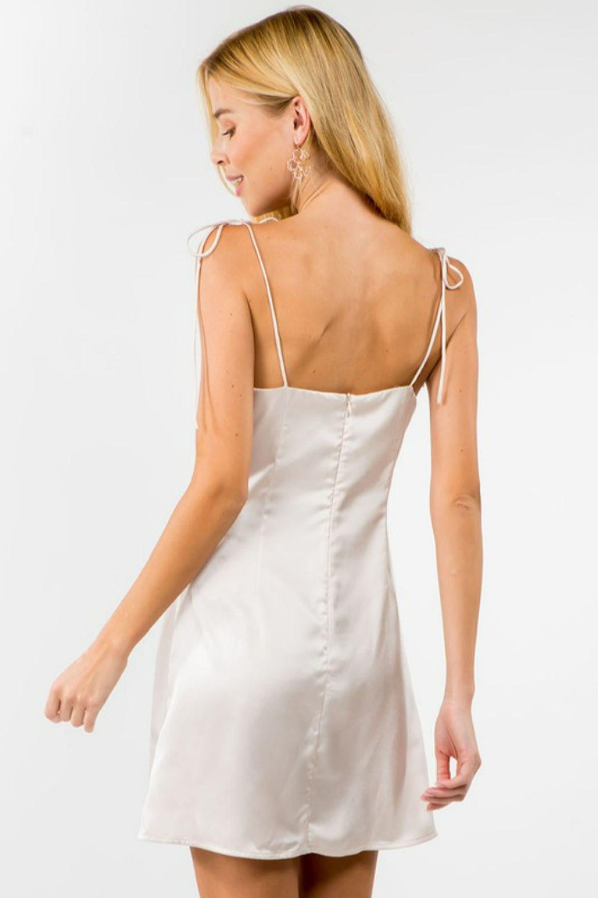 Style EKD2533 Fanco Size 2 Satin White Cocktail Dress on Queenly
