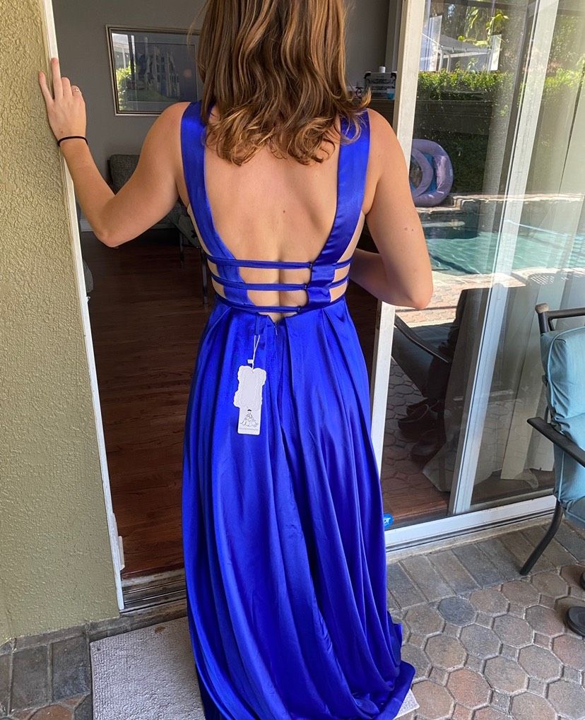 Size 2 Prom Plunge Royal Blue Ball Gown on Queenly