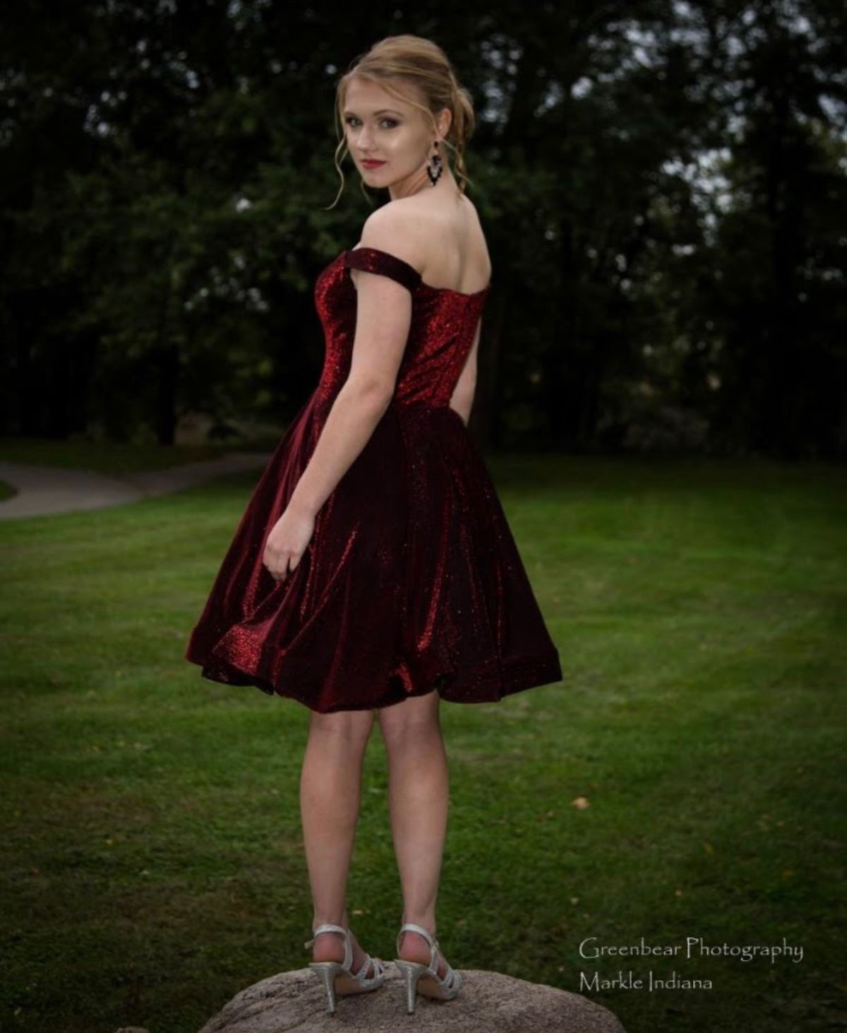 Size 2 Homecoming Off The Shoulder Velvet Burgundy Red Cocktail Dress on Queenly