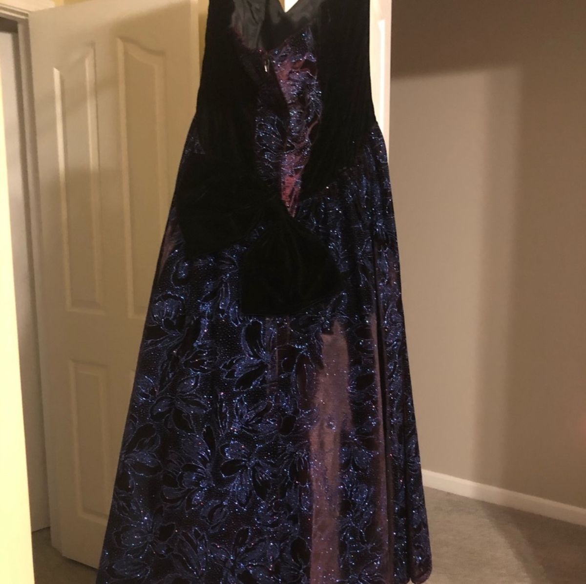 Jessica McClintock Size 10 Prom Velvet Blue Ball Gown on Queenly