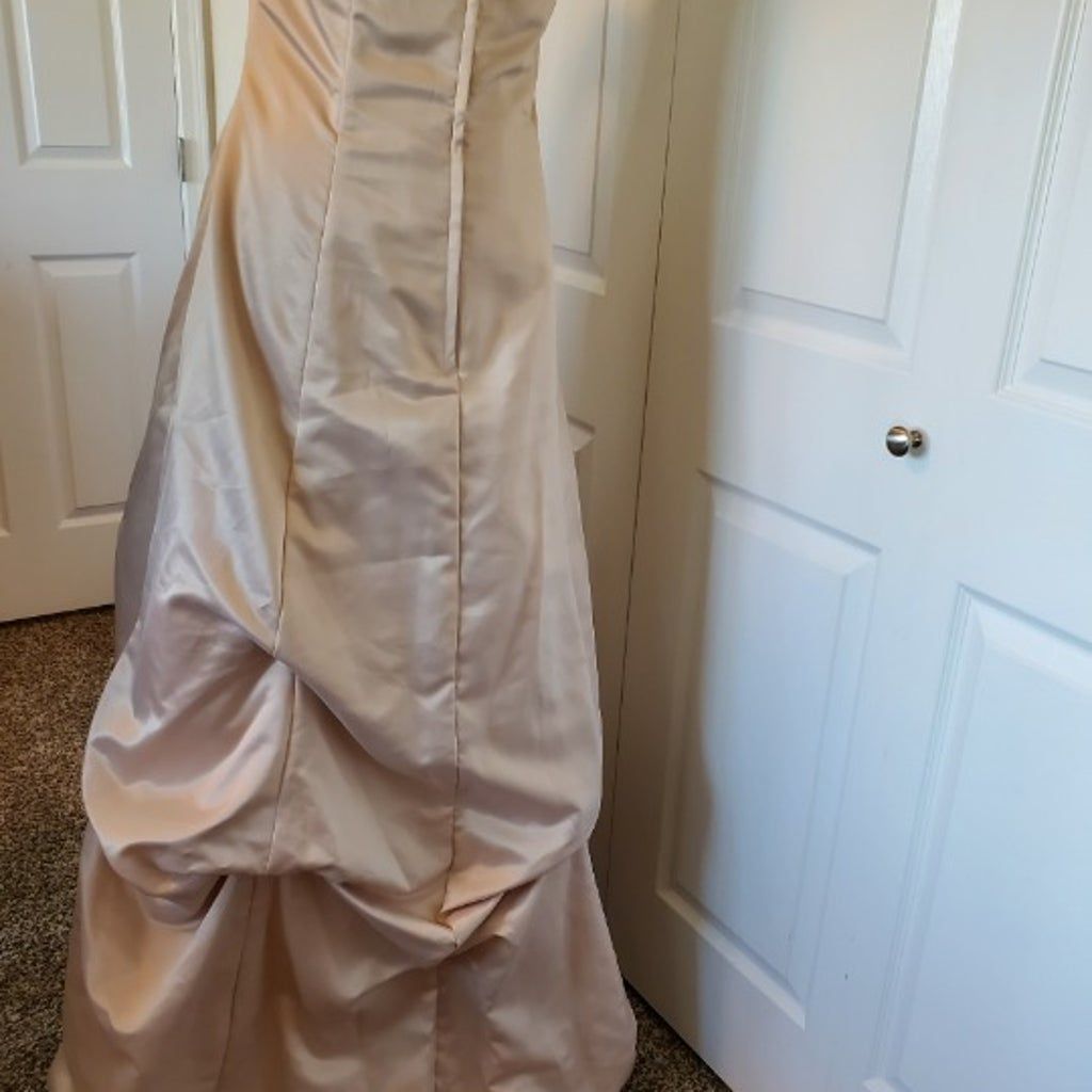 Plus Size 18 White Ball Gown on Queenly