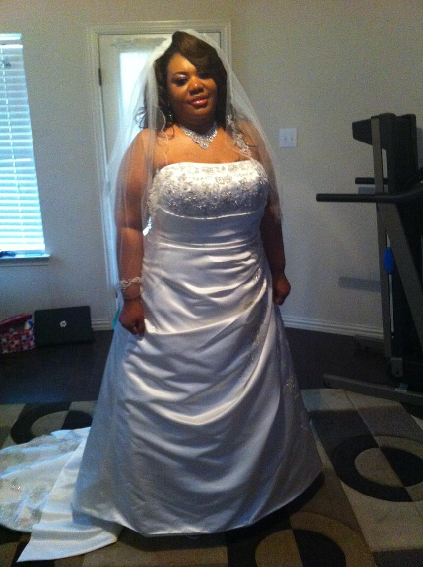 Plus Size 18 White Ball Gown on Queenly