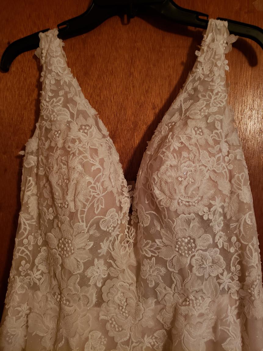 Fiancee Bridal, Boerne, TX Plus Size 18 Lace White Dress With Train on Queenly