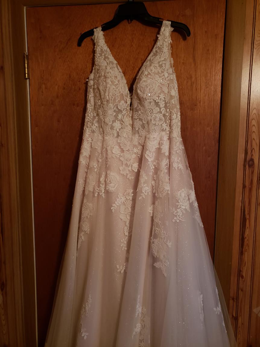 Fiancee Bridal, Boerne, TX Plus Size 18 Lace White Dress With Train on Queenly