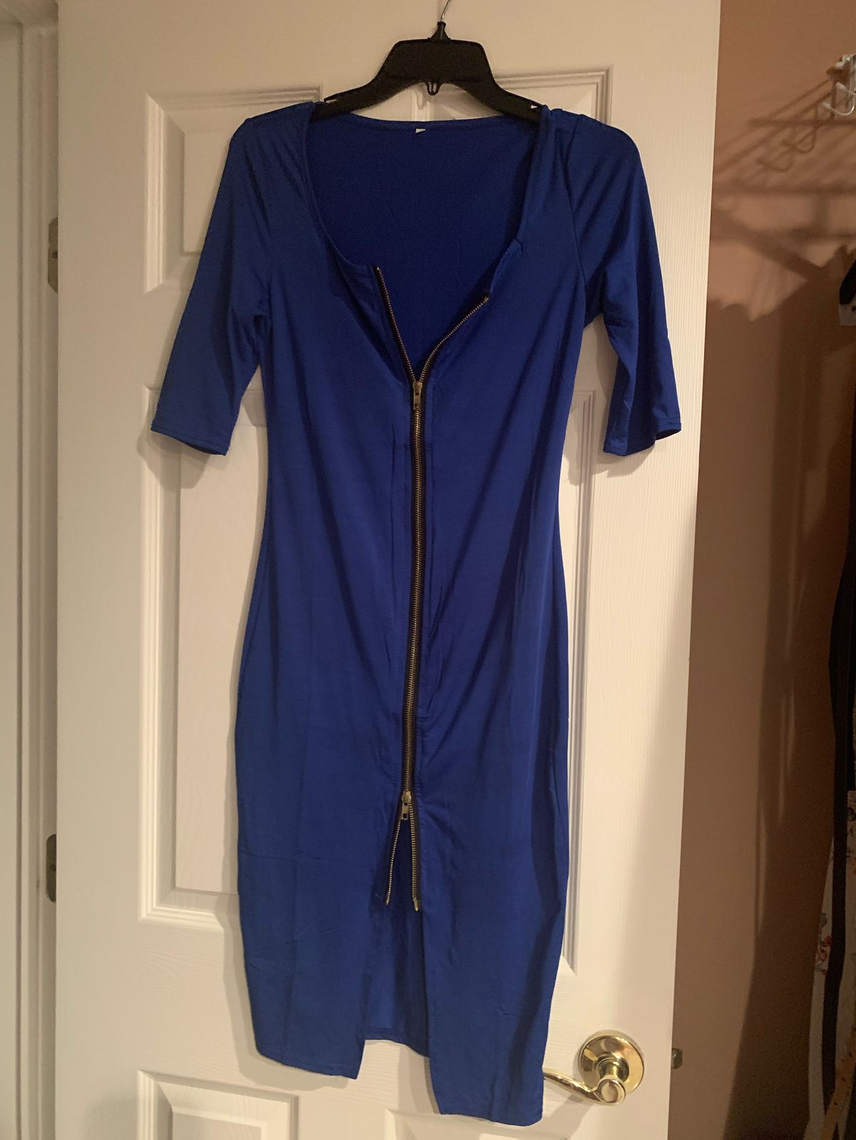 Size 4 Homecoming Cap Sleeve Royal Blue Cocktail Dress on Queenly