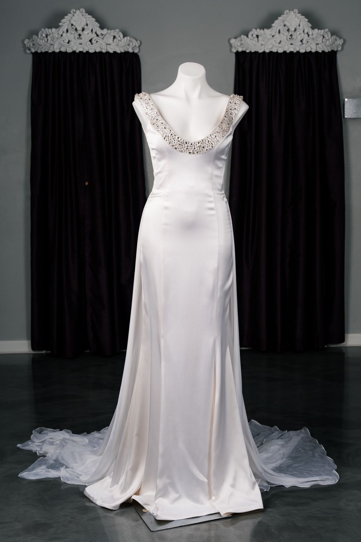 Shawn Yearick Couture Size 4 Wedding Satin White Dress With Train on Queenly