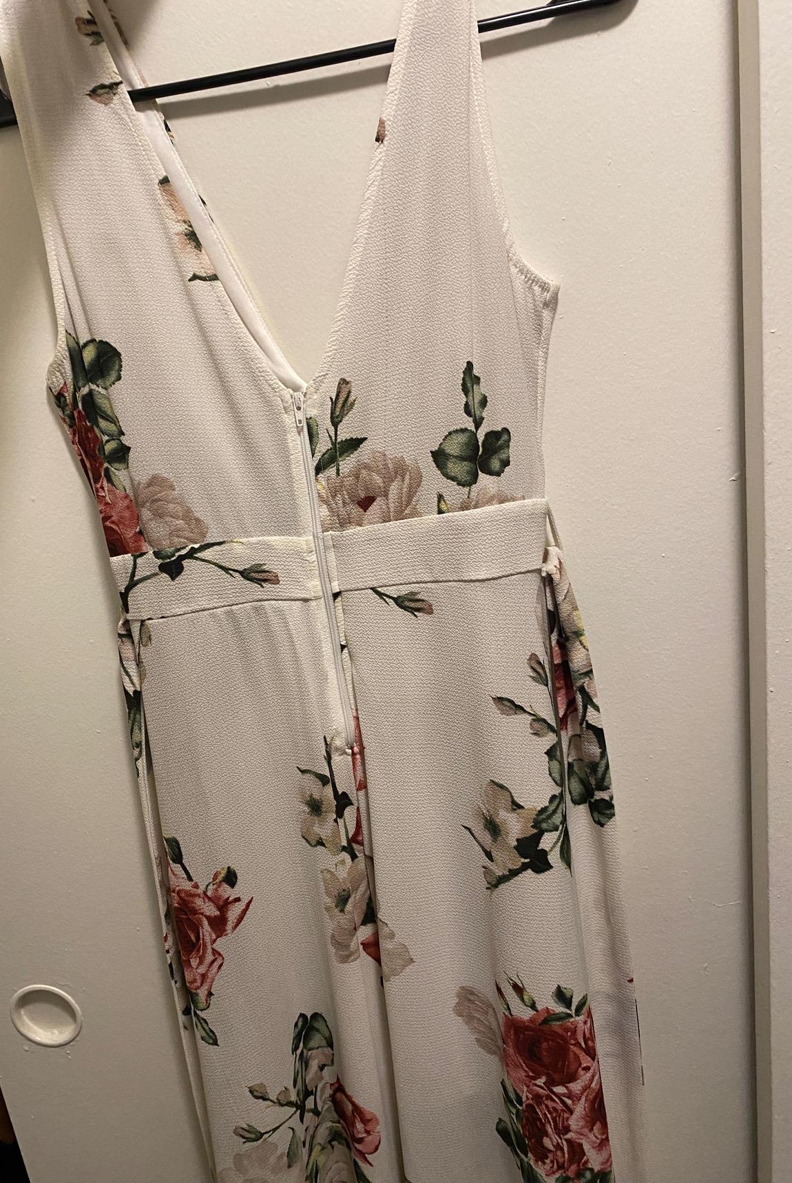 Windsor Size 2 White Cocktail Dress on Queenly