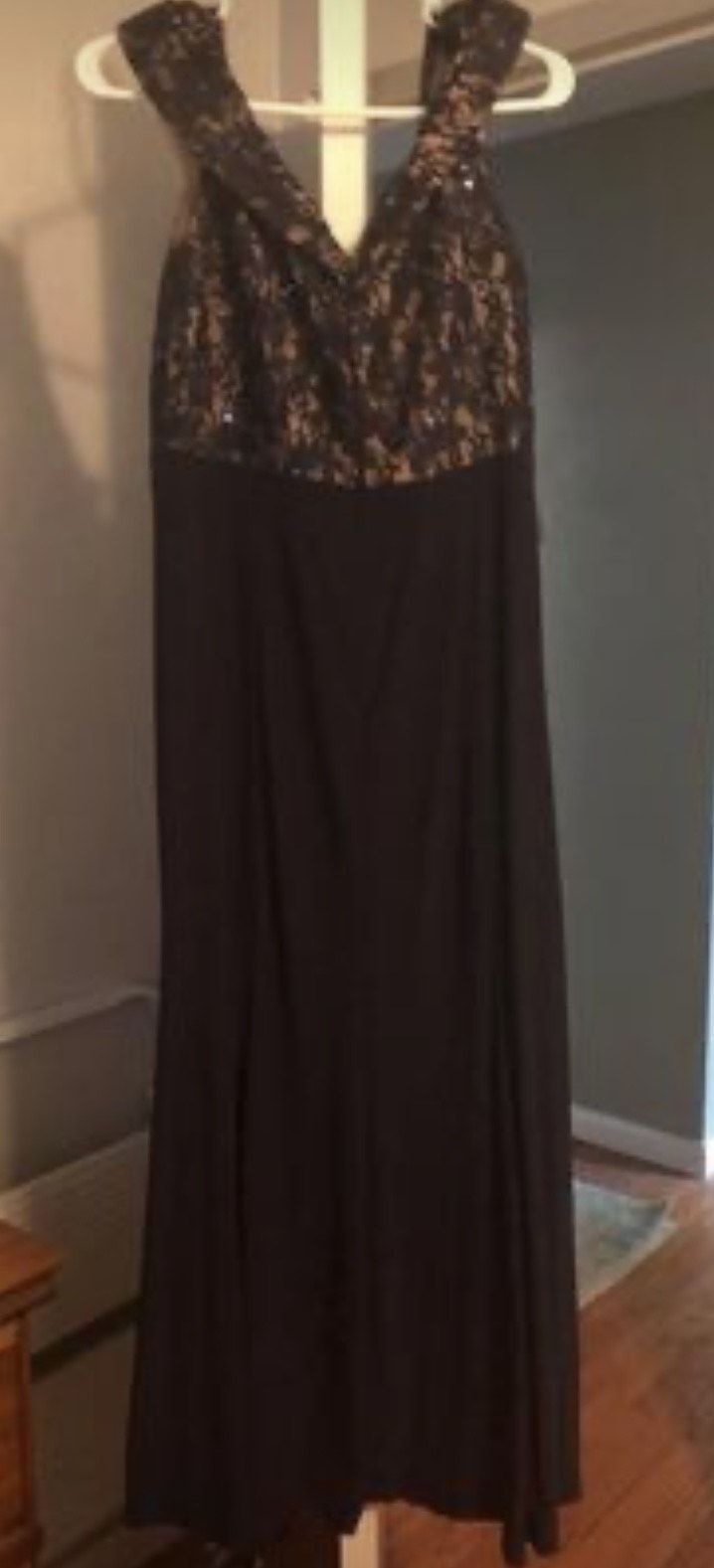 R. and M. Richards Size 14 Lace Navy Blue Floor Length Maxi on Queenly