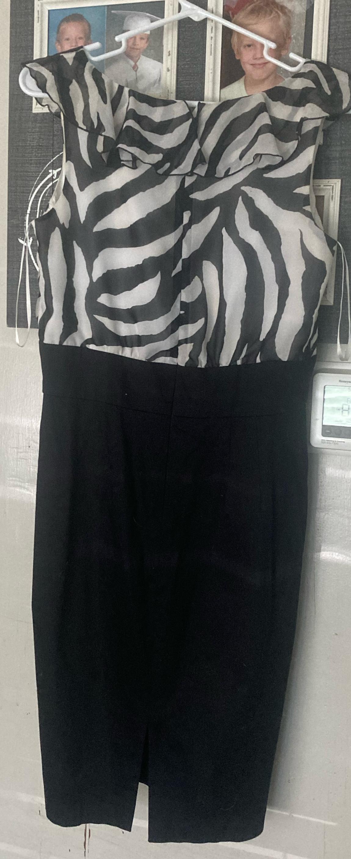 White House Size 6 Black Cocktail Dress on Queenly