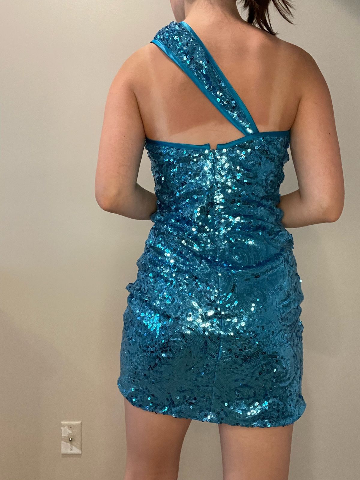 Size 4 One Shoulder Sequined Blue Cocktail Dress on Queenly