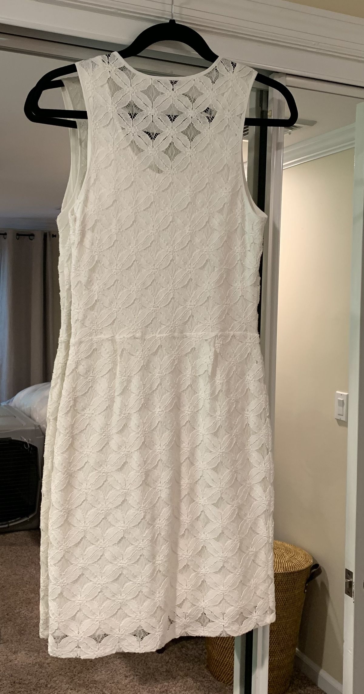 Size 8 Lace White Cocktail Dress on Queenly