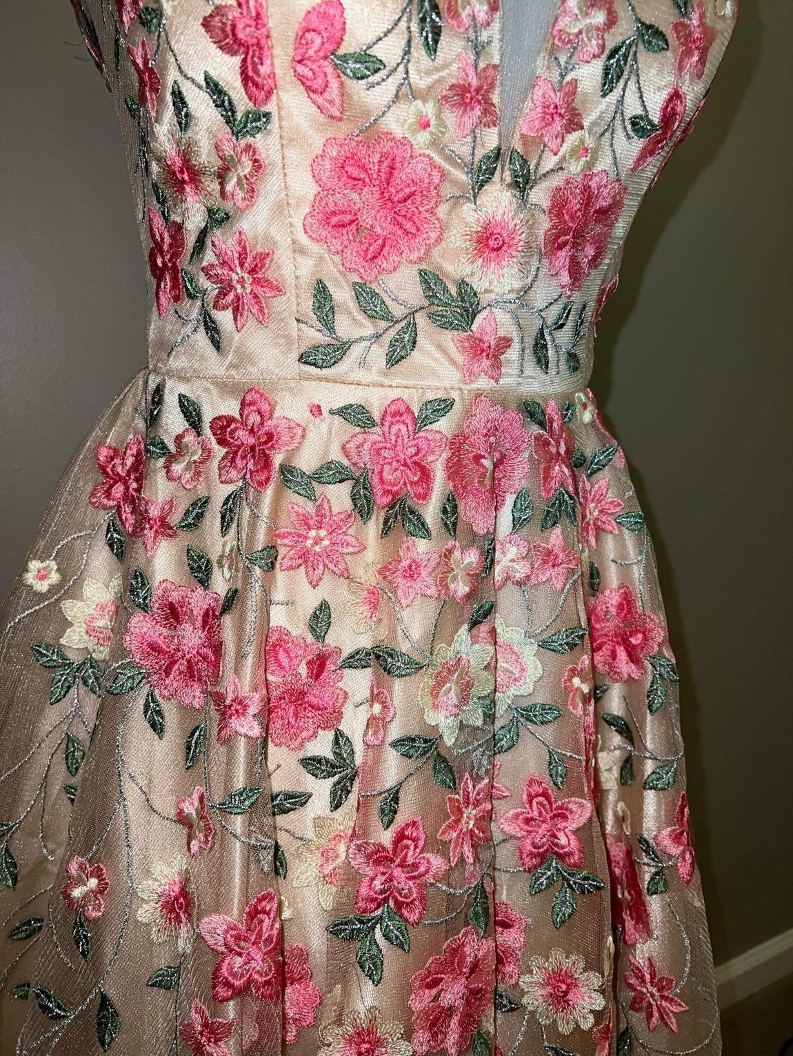 Size 4 Pageant Floral Multicolor Cocktail Dress on Queenly