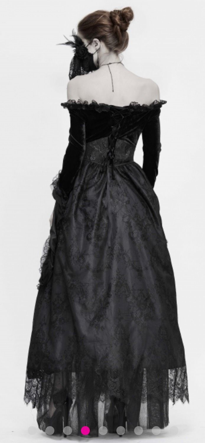 Size 2 Off The Shoulder Lace Black Dress With Train on Queenly