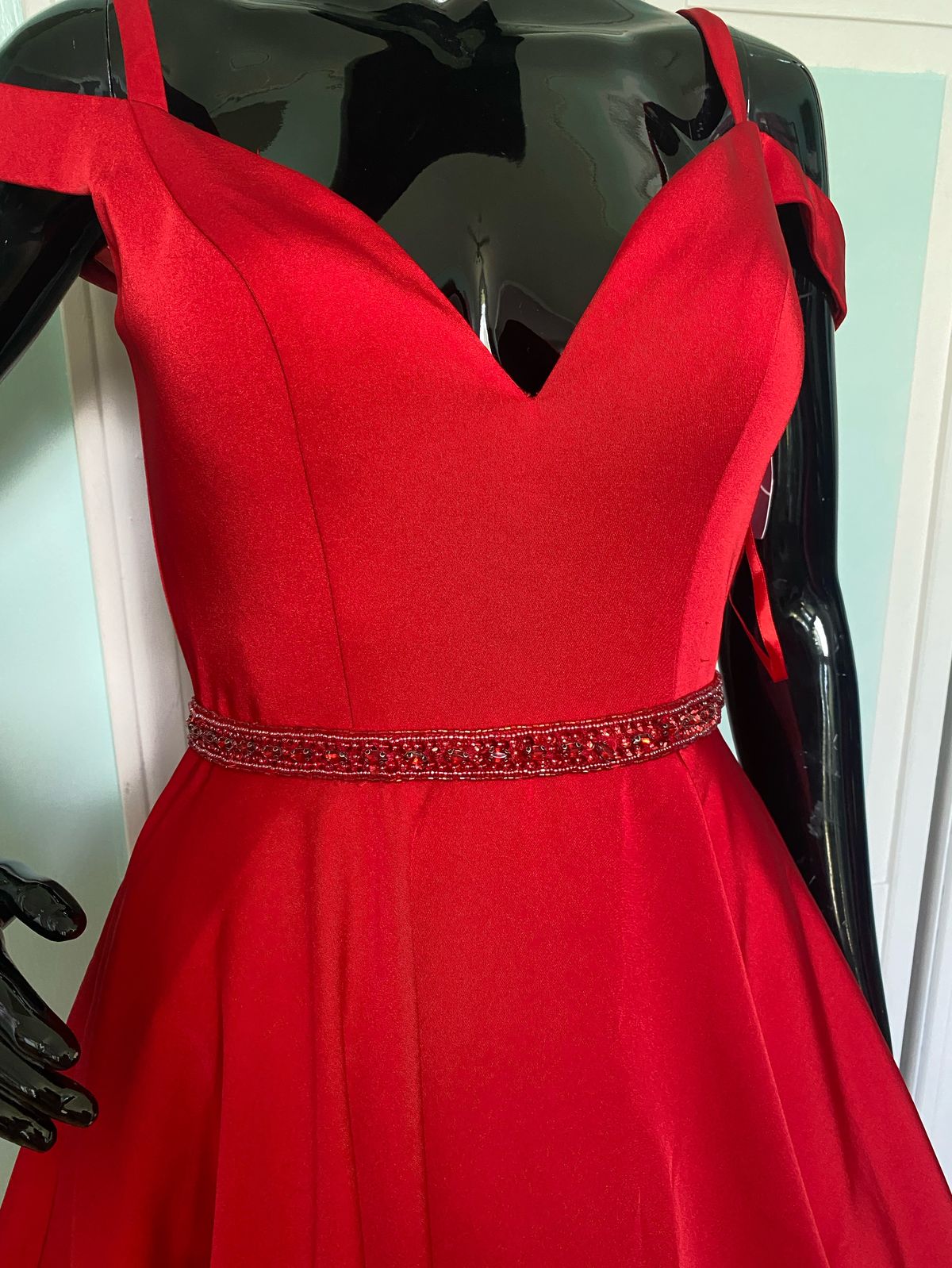 Dave and Johnny Size 0 Prom Off The Shoulder Red Cocktail Dress on Queenly