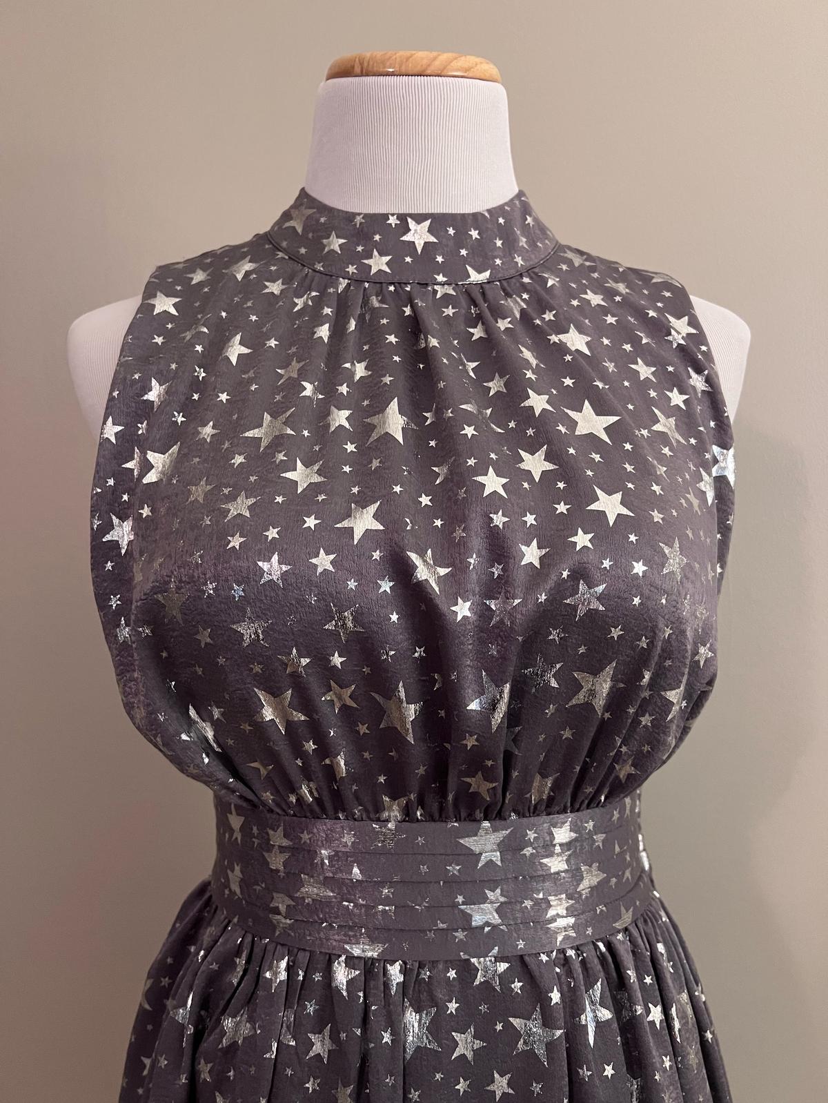 Size 4 Silver Cocktail Dress on Queenly