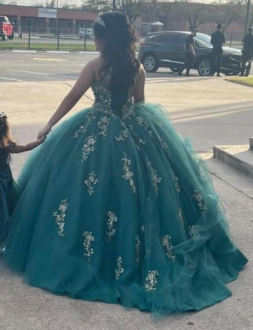 Size 4 Prom Halter Emerald Green Dress With Train on Queenly