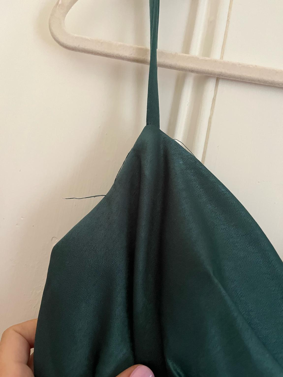 Mac Duggal Size 4 Emerald Green Cocktail Dress on Queenly