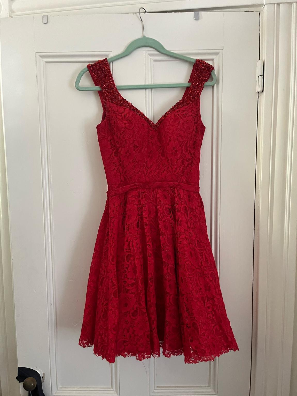 Mac Duggal Size 4 Lace Red Cocktail Dress on Queenly