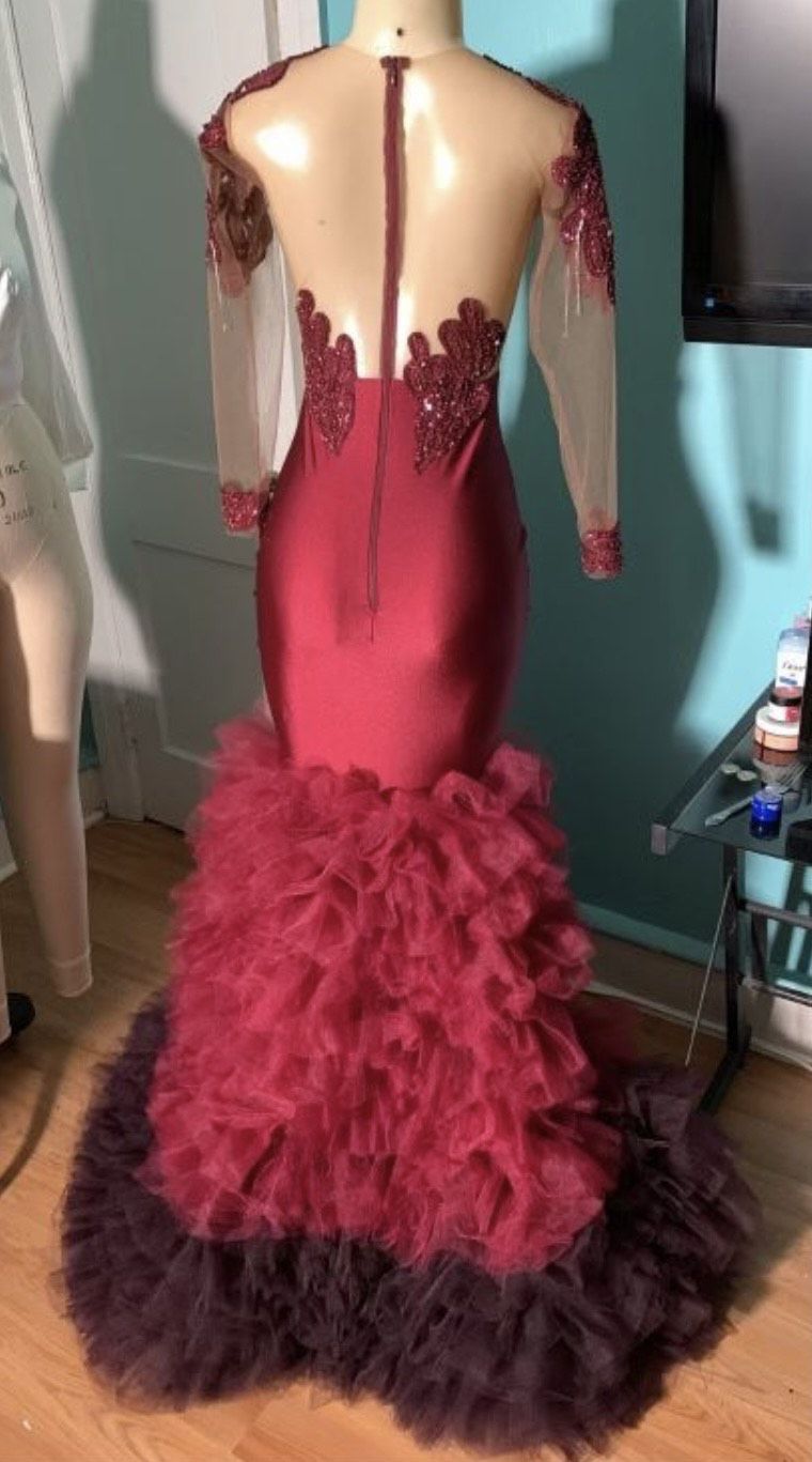Size 4 Prom Sheer Red Ball Gown on Queenly