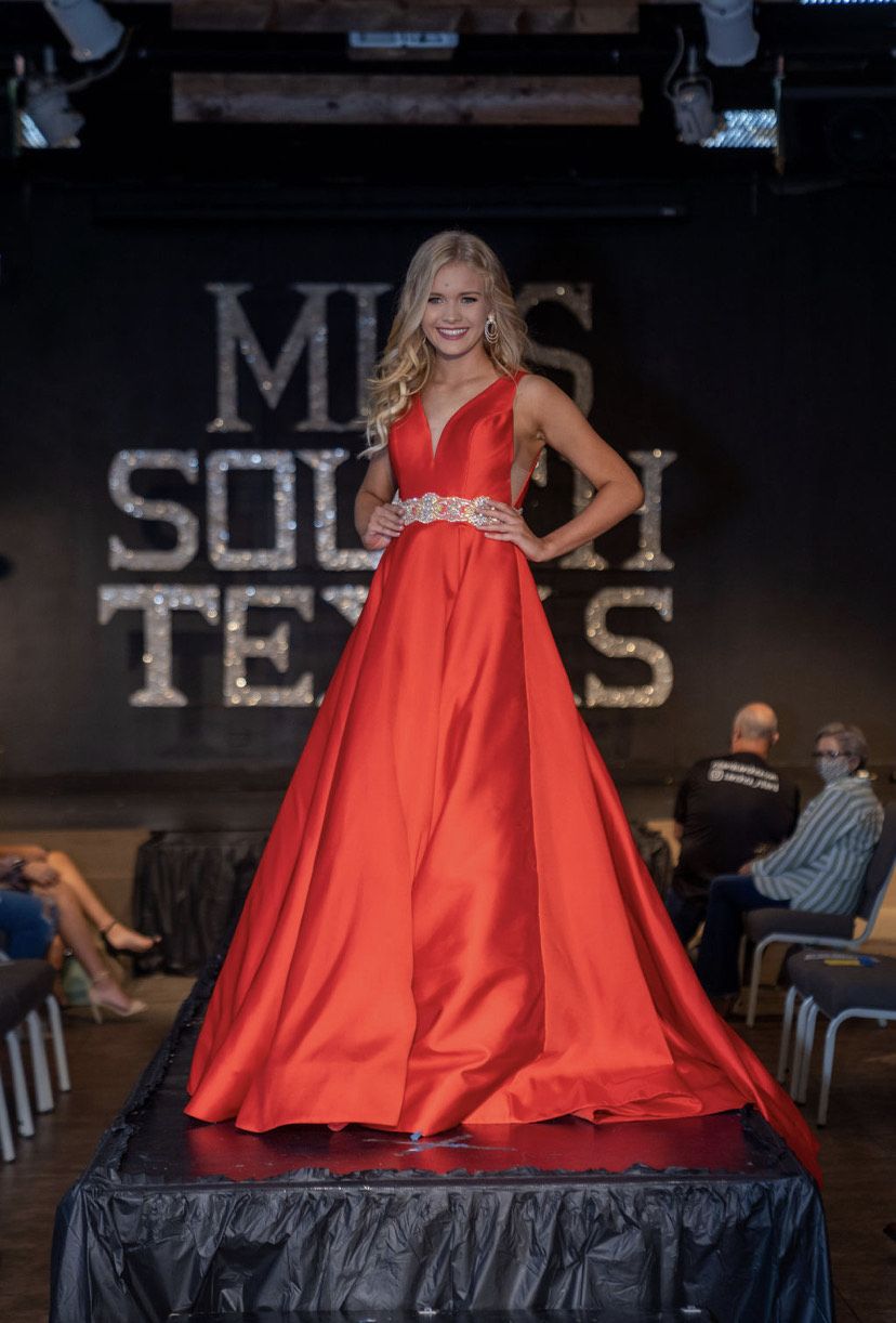 Sherri Hill Size 2 Prom Plunge Satin Red Ball Gown on Queenly