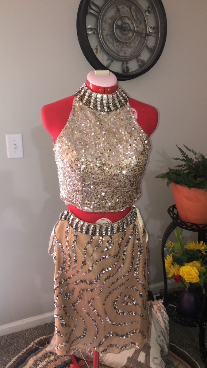 Clarisse Size 0 Sequined Gold Cocktail Dress on Queenly