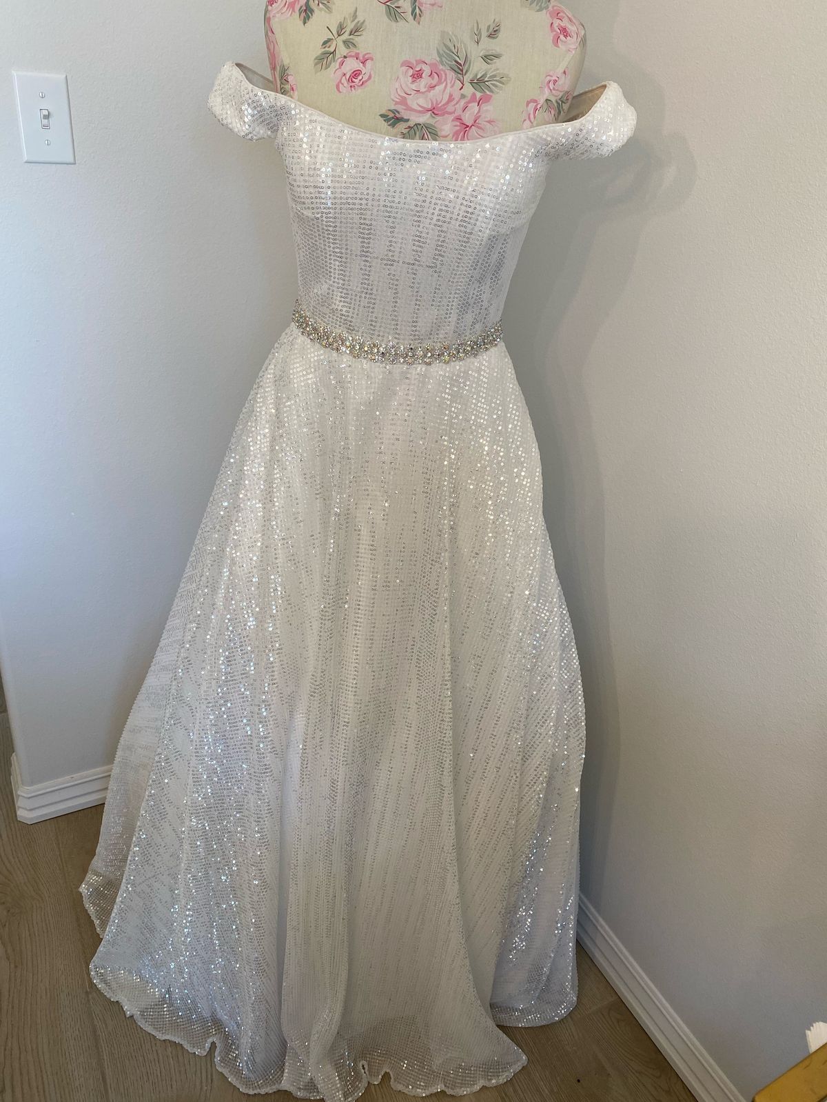 Jovani Size 4 Sequined White Ball Gown on Queenly