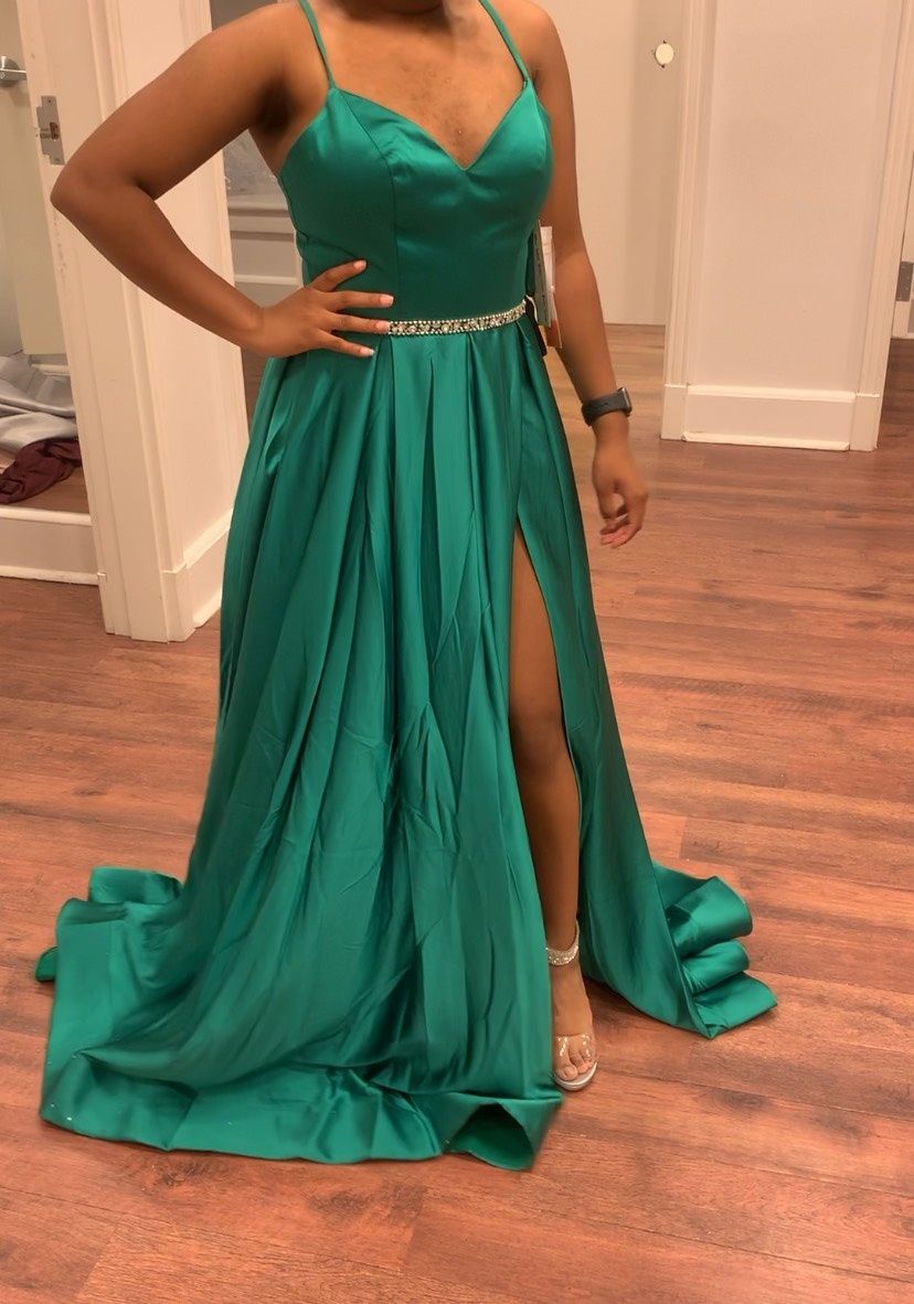 Dave and Johnny Size 6 Plunge Emerald Green Side Slit Dress on Queenly