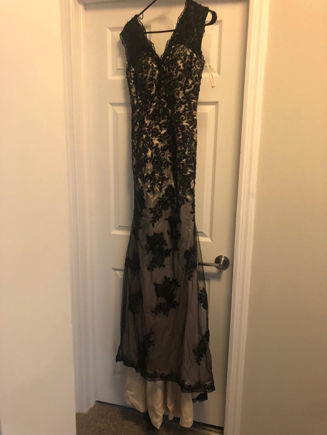 Size 2 Lace Black Mermaid Dress on Queenly