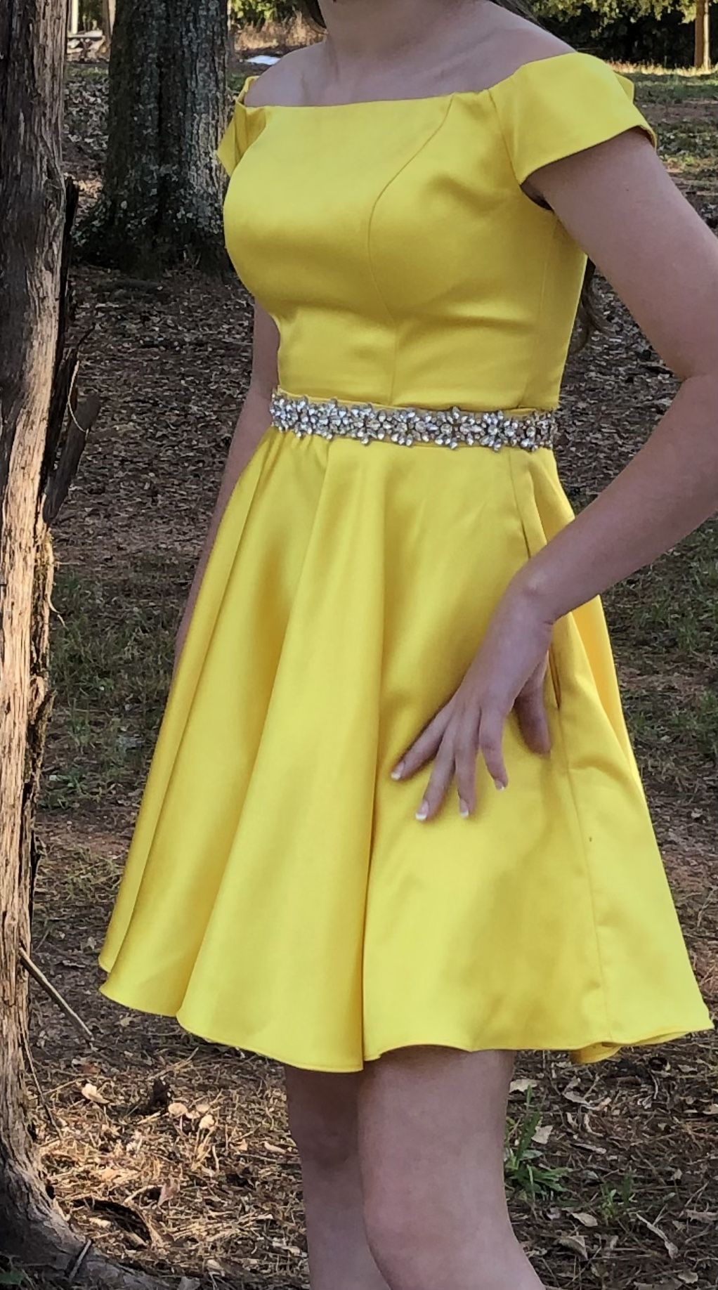 Size 0 Homecoming Sequined Yellow Cocktail Dress on Queenly