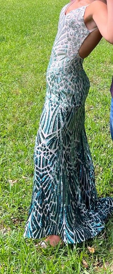 Sherri Hill Size 4 Prom Plunge Sequined Silver Mermaid Dress on Queenly