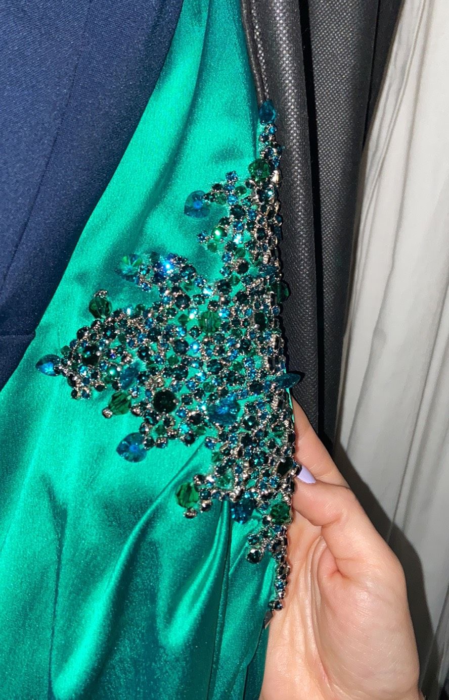 Sherri Hill Size 2 Emerald Green Side Slit Dress on Queenly