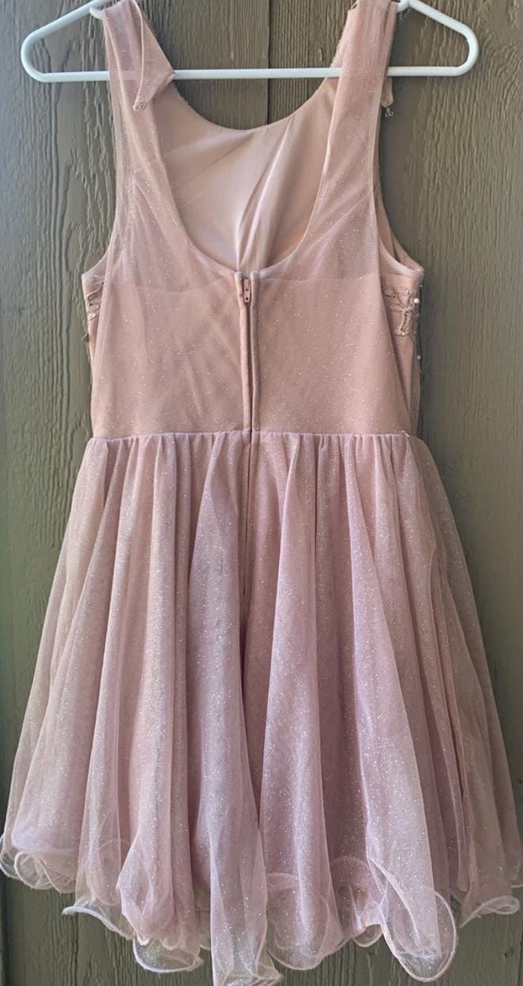 Size 6 Homecoming Lace Light Pink A-line Dress on Queenly