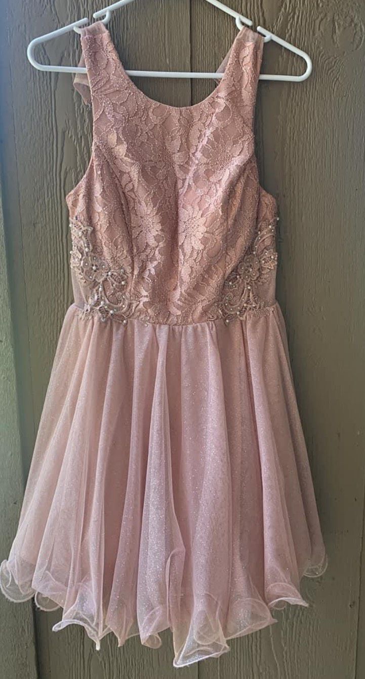 Size 6 Homecoming Lace Light Pink A-line Dress on Queenly