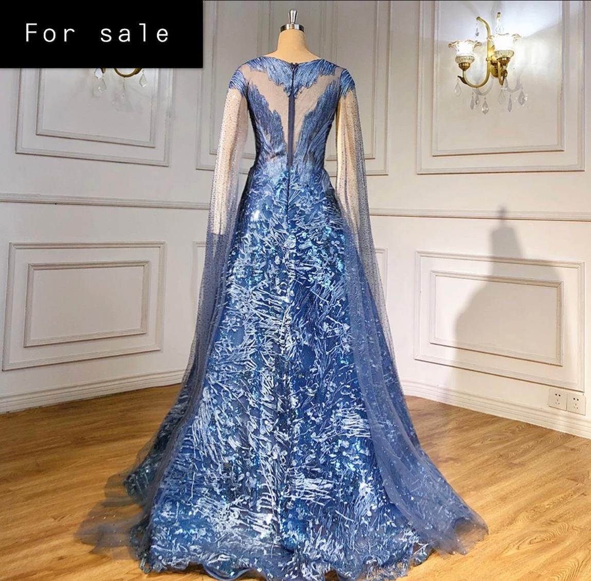 Plus Size 16 Lace Blue Mermaid Dress on Queenly