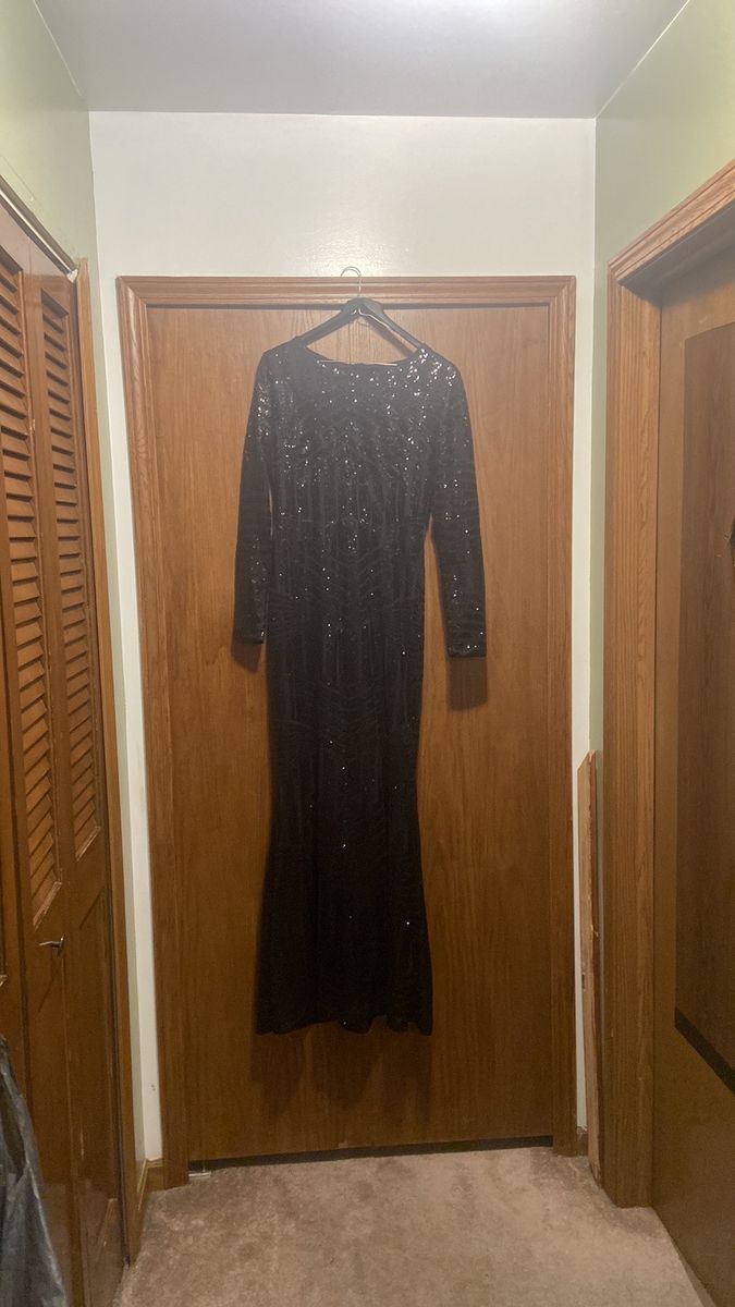 Size 8 Sequined Black Mermaid Dress on Queenly