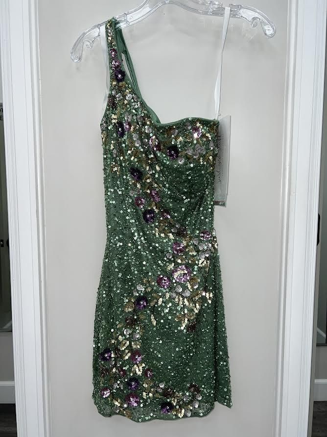 Style Linda Primavera Size 0 Sequined Green Cocktail Dress on Queenly